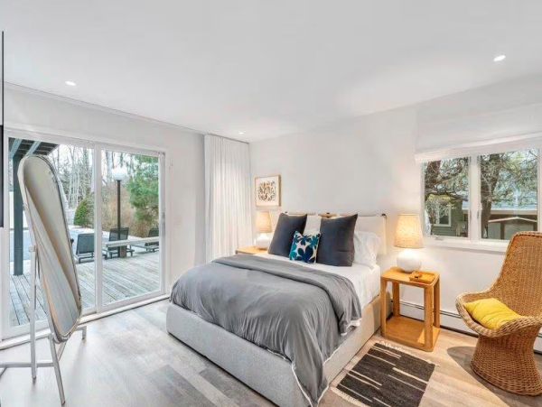 Luxurious 3-Bedroom Retreat in Hampton Bays - Your Coastal Escape Awaits